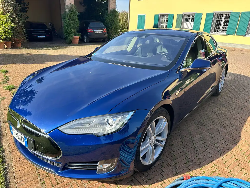 Tesla Model S Model S70 D