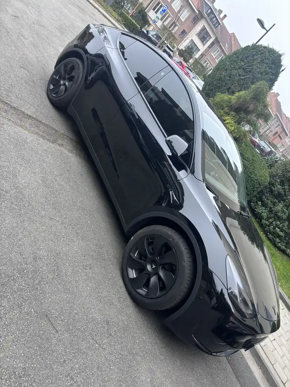 Tesla Model Y 72.5 kWh Standard Range