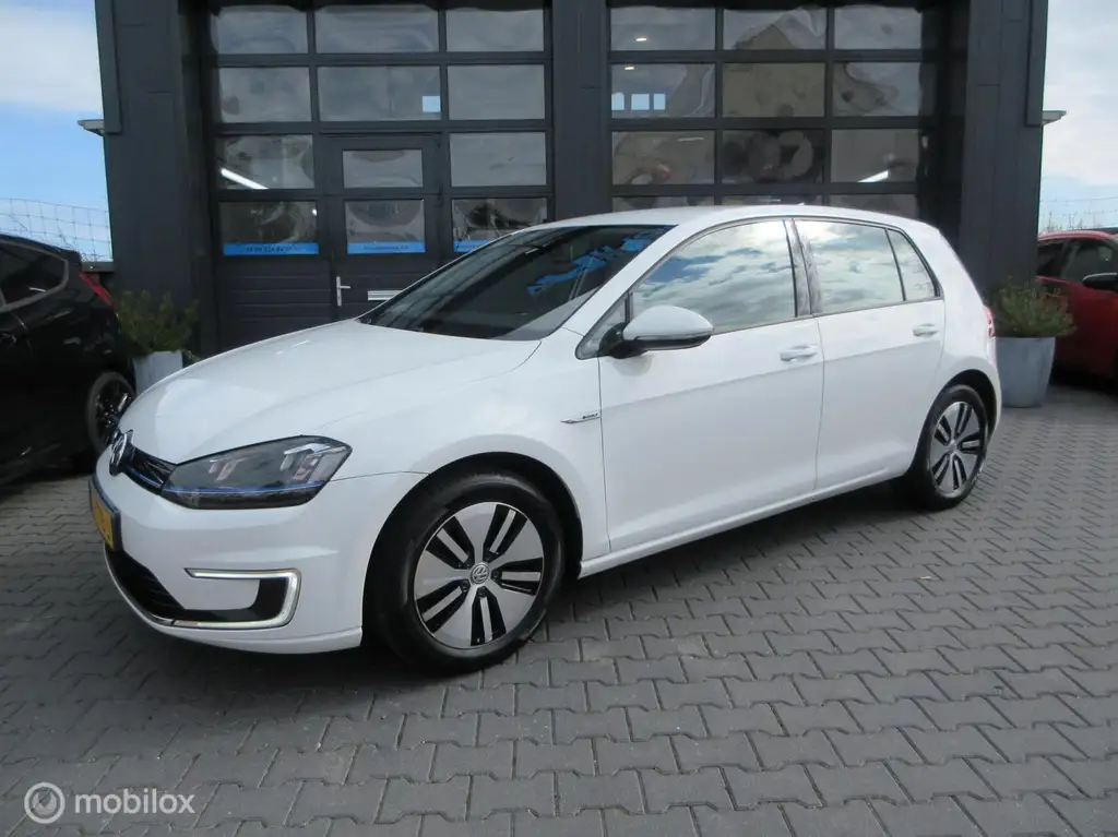 Volkswagen e-Golf 5drs 87dkm! Origineel NL Airco Cruise Navigatie