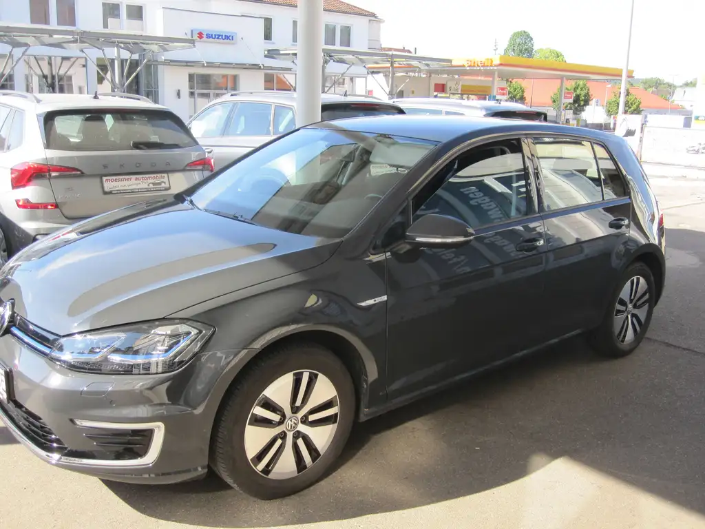 Volkswagen e-Golf Comf/Autom/Navi/LED/SitzH/PDC/behFrontscheibe/ALU