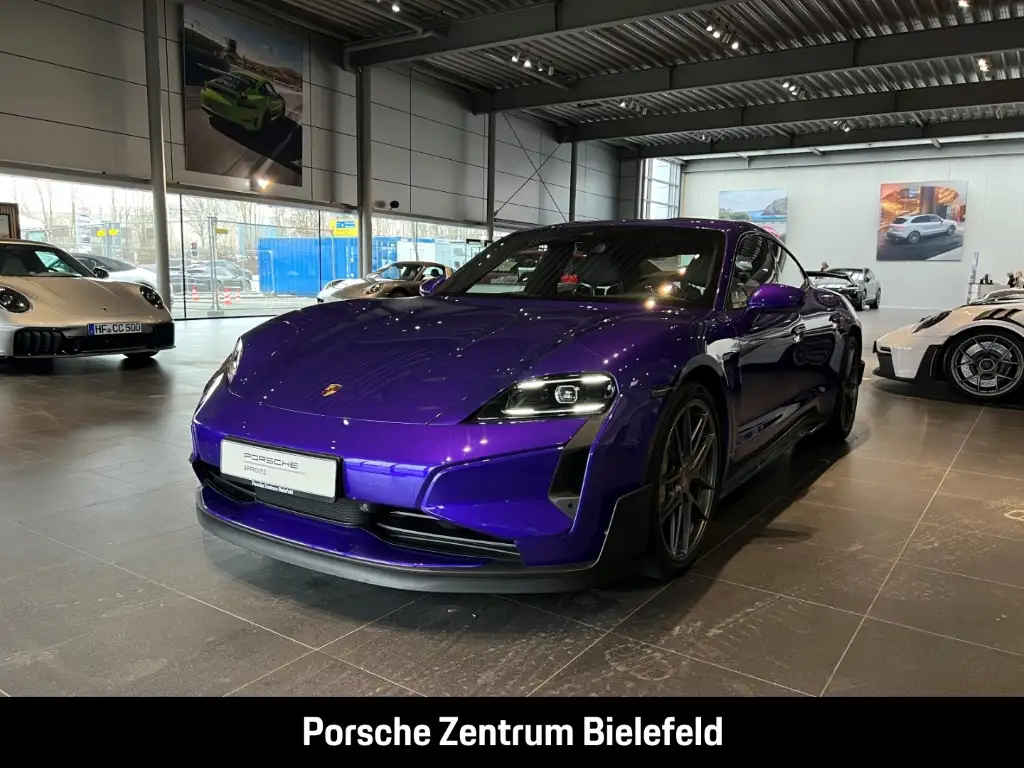Porsche Taycan Turbo GT mit Weissach-Paket Purplesky LED