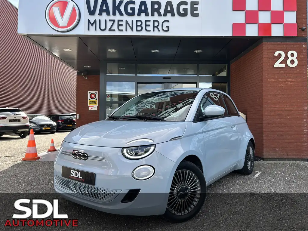 Fiat 500e 3+1 Icon 42 kWh // LED // NAVI + CARPLAY // PDC //