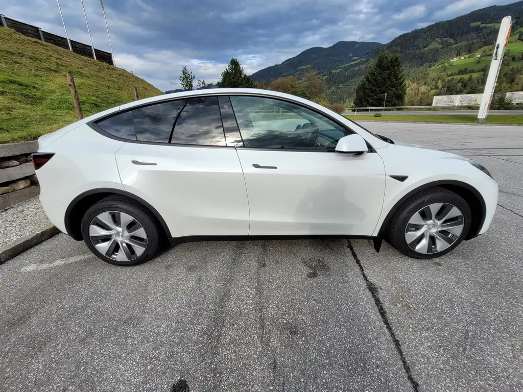 Tesla Model Y Long Range AWD 75kWh