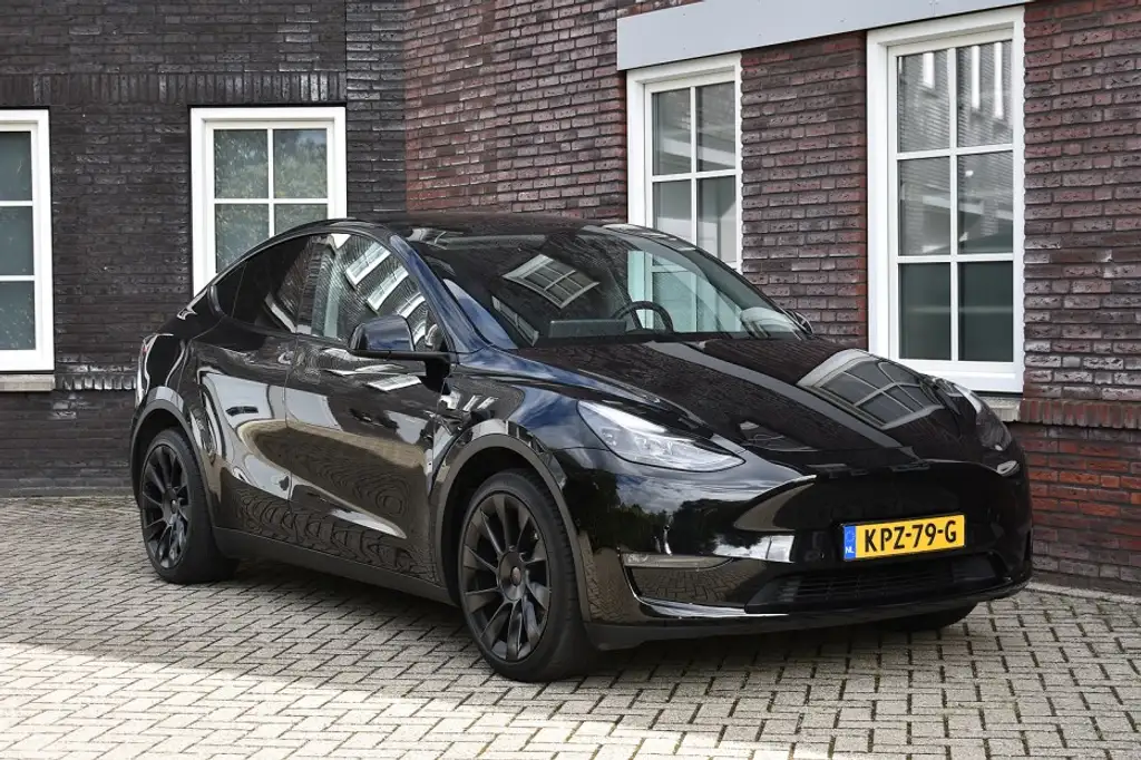 Tesla Model Y Long Range AWD 75 kWh Wij zijn op afspraak geopend