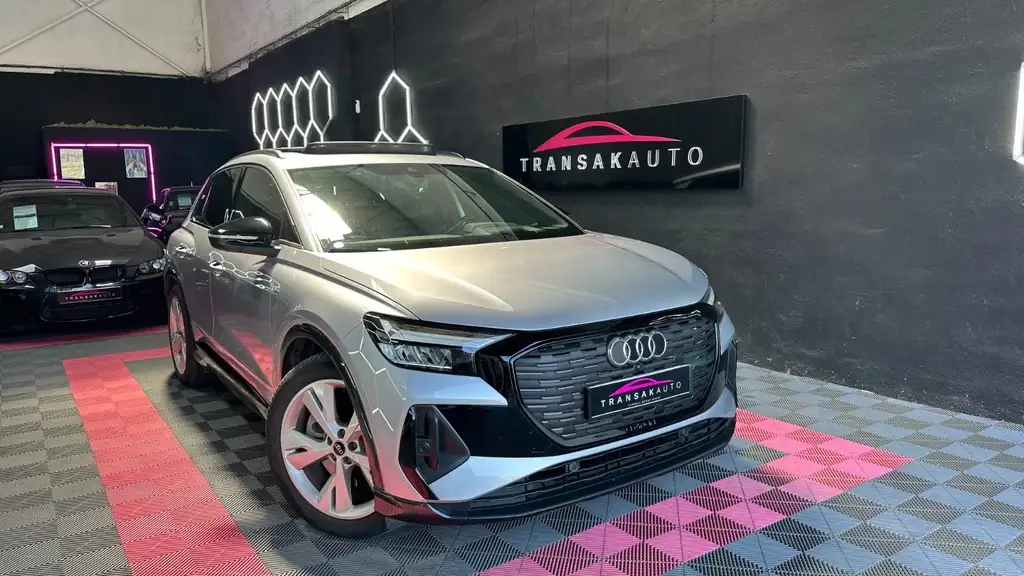 Audi Q4 e-tron S LINE 40 204 cv 82 kWh Camera de recul Affichage te-haute Toit Ouvrant