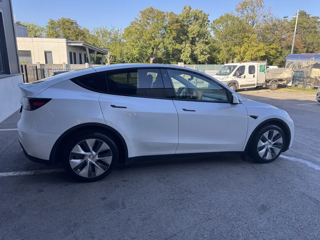 Tesla Model Y Long Range AWD 75kWh