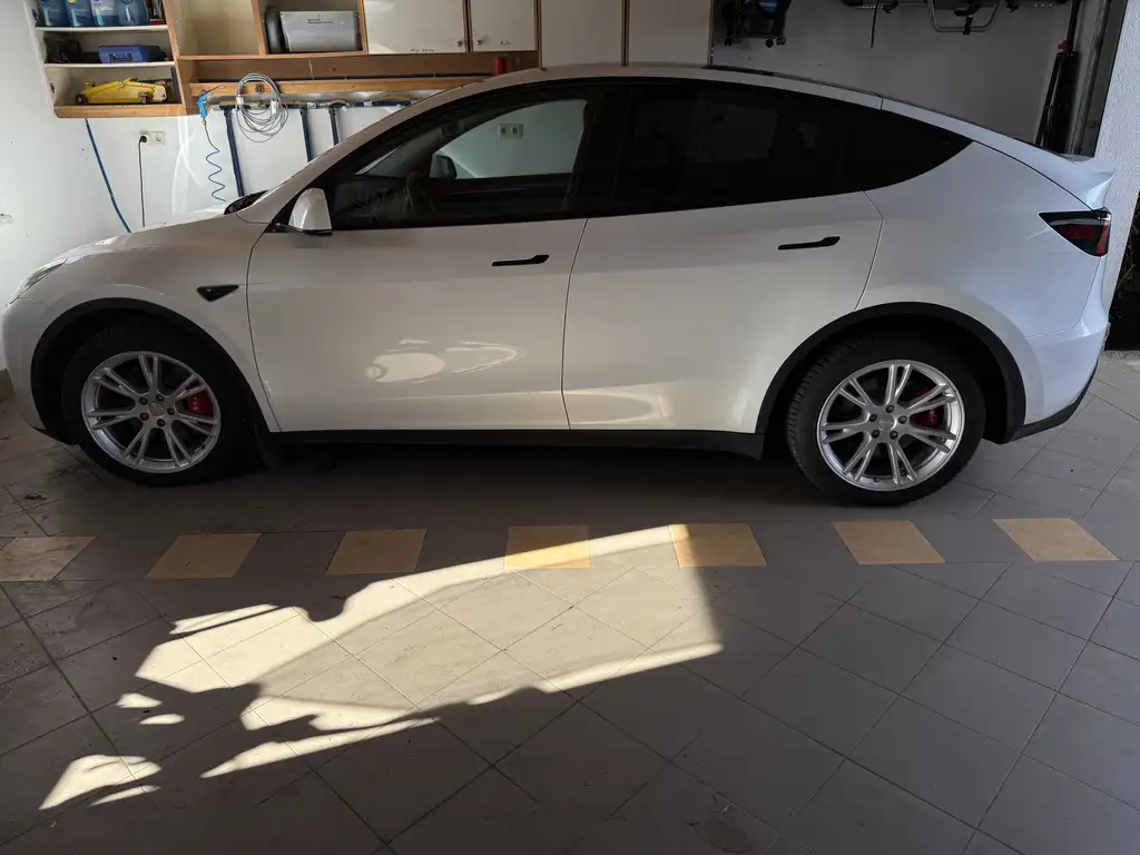 Tesla Model Y Long Range AWD 75kWh