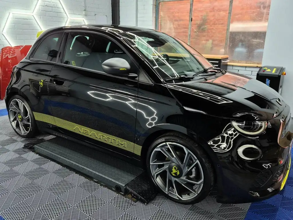 Abarth 500e Abarth 500e "Black Venom" Turismo – 02/2024 – Full Options – TVA Déductible