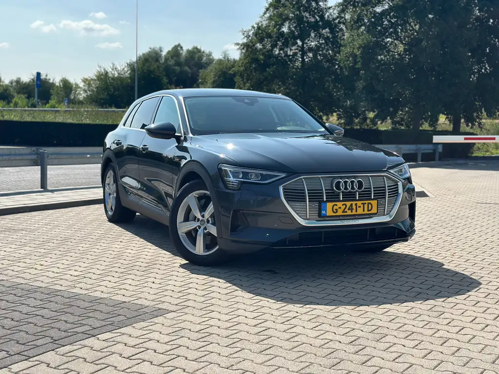 Audi e-tron 55 quattro | Lederen bekleding | Apple Carplay | Stuurverwarming & Stoelverwarming