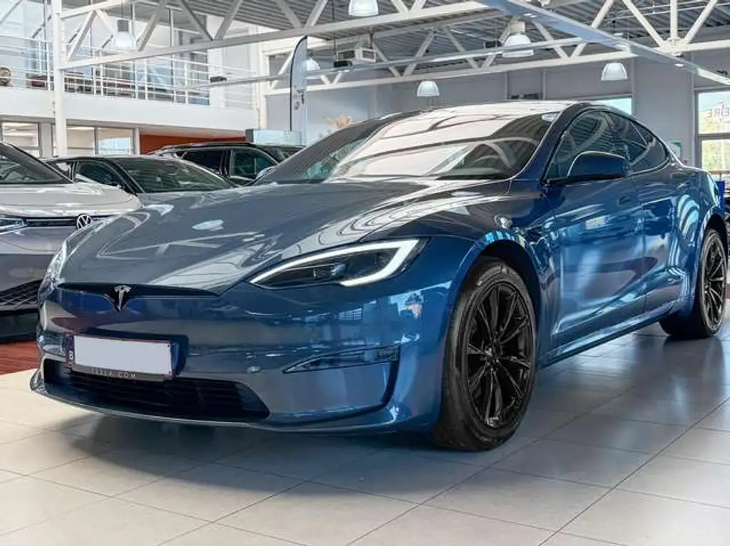 Tesla Model S Model S + trekhaak , rond stuur