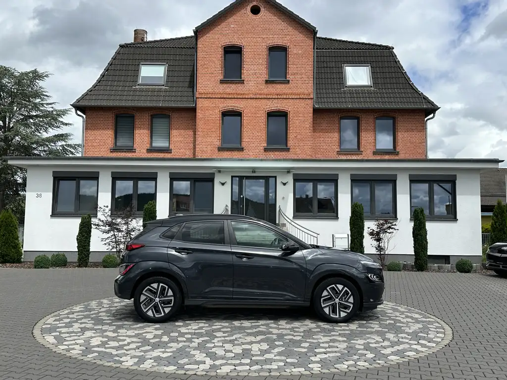 Hyundai KONA Trend LED ACC NAVI HUD KRELL WÄMPU