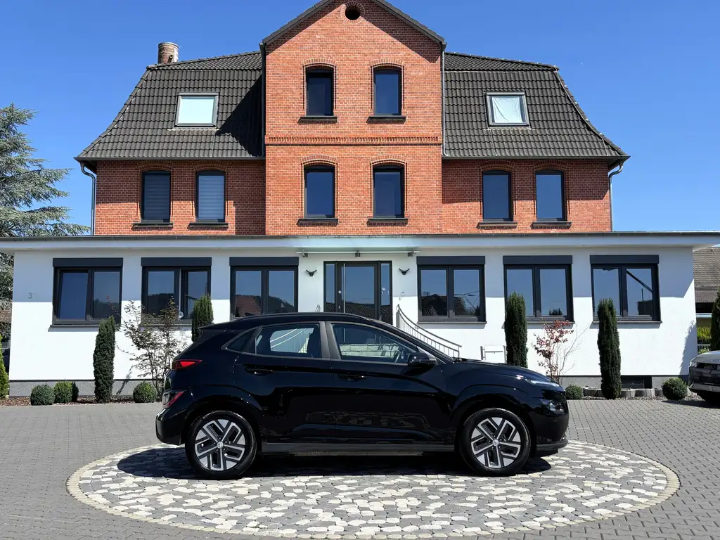 Hyundai KONA Select ACC SHZ LHZ CAM 3Phasen11KW
