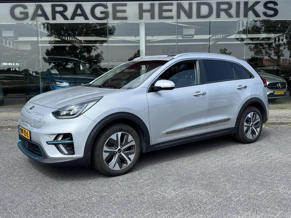Kia e-Niro ExecutiveLine Sky 64 kWh | SOH: 93,9% | 3 Fase | W