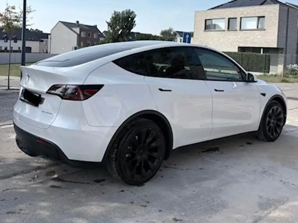 Tesla Model Y Model Y 72.5 kWh Dual Motor Long Range (324 kW)