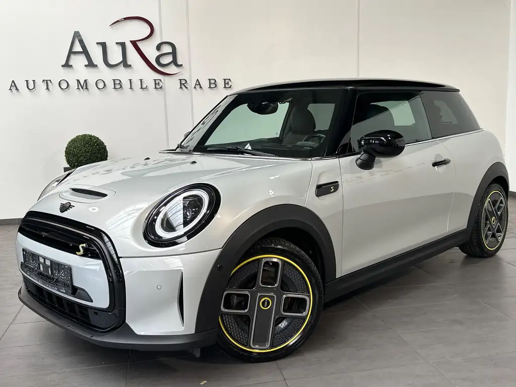 MINI Cooper SE Classic Trim Black NAV+LED+HUD+KAM+SHZ+17ZO+1HD