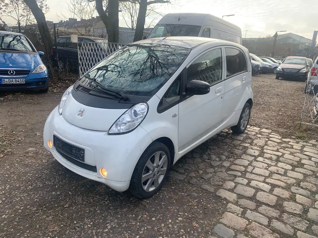 Peugeot iOn Basis Voll Ausstattung 1 Jahr Garantie, TÜV Neu, 1Hand