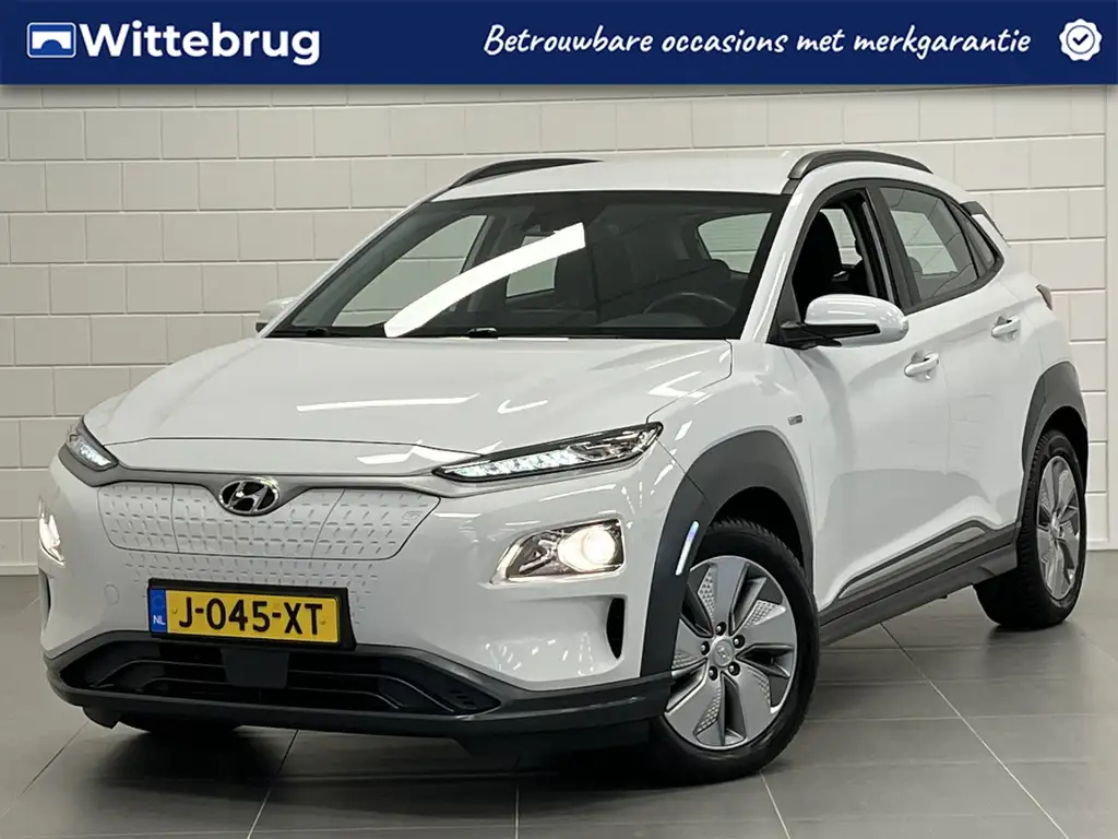 Hyundai KONA EV Comfort 64 kWh 3-FASE LADEN | LONG RANGE | NAVI