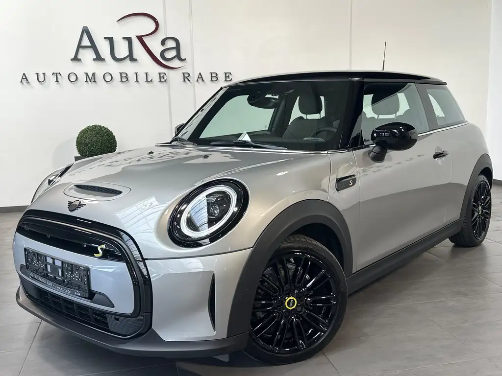 MINI Cooper SE Classic Trim Black NAV+LED+KAM+SHZ+CARPLAY+17ZO
