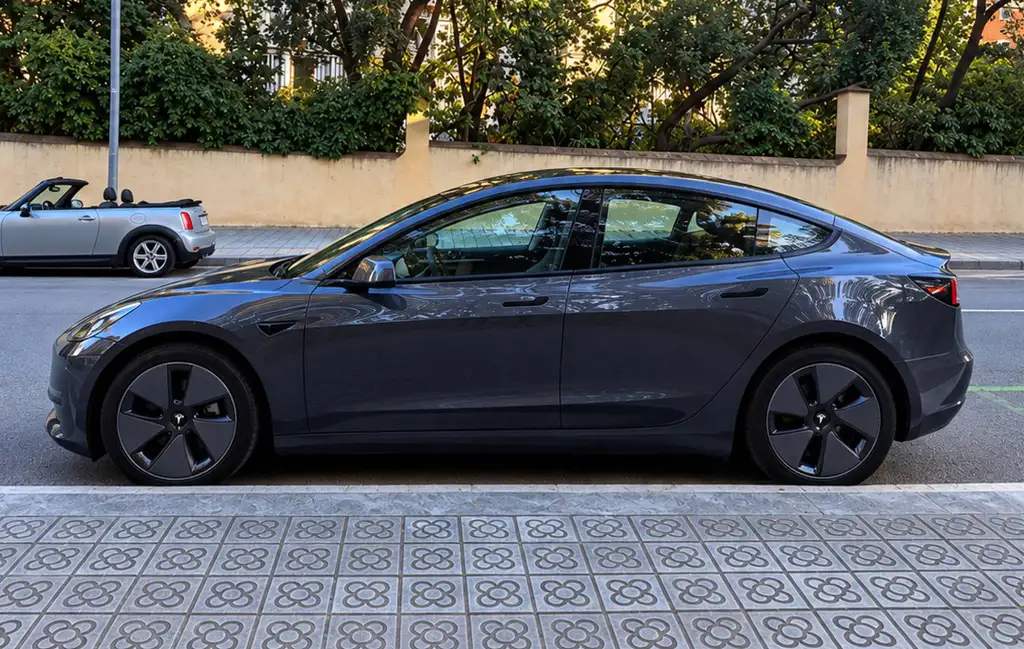 Tesla Model 3 Model 3 Long-Range Dual Motor AWD Dual Motor