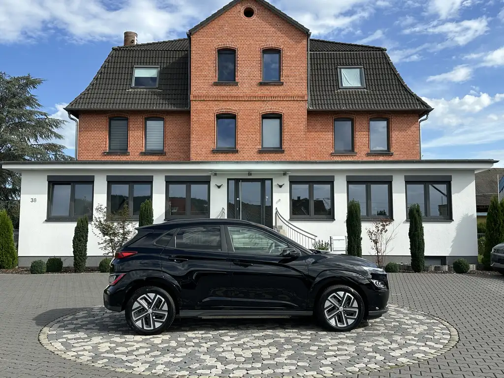 Hyundai KONA Prime HUD NAV S-DACH LEDER-GRAU 64KWh