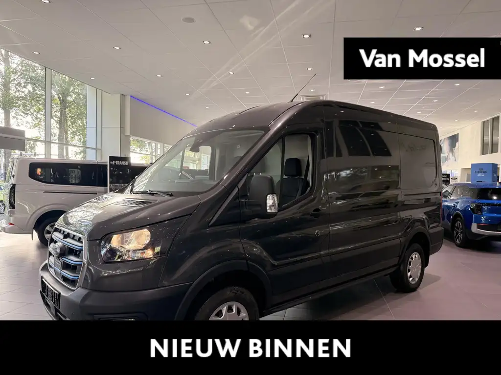 Ford E-Transit 350 L2H2 Trend 68 kWh 25KM, auto niet gebruikt! Sh
