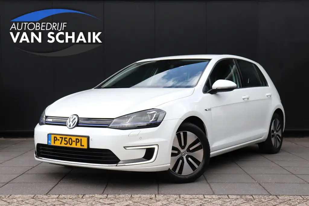 Volkswagen e-Golf 116 PK | SOH 83,6% | NAVI | STOELVERWARMING | PARK