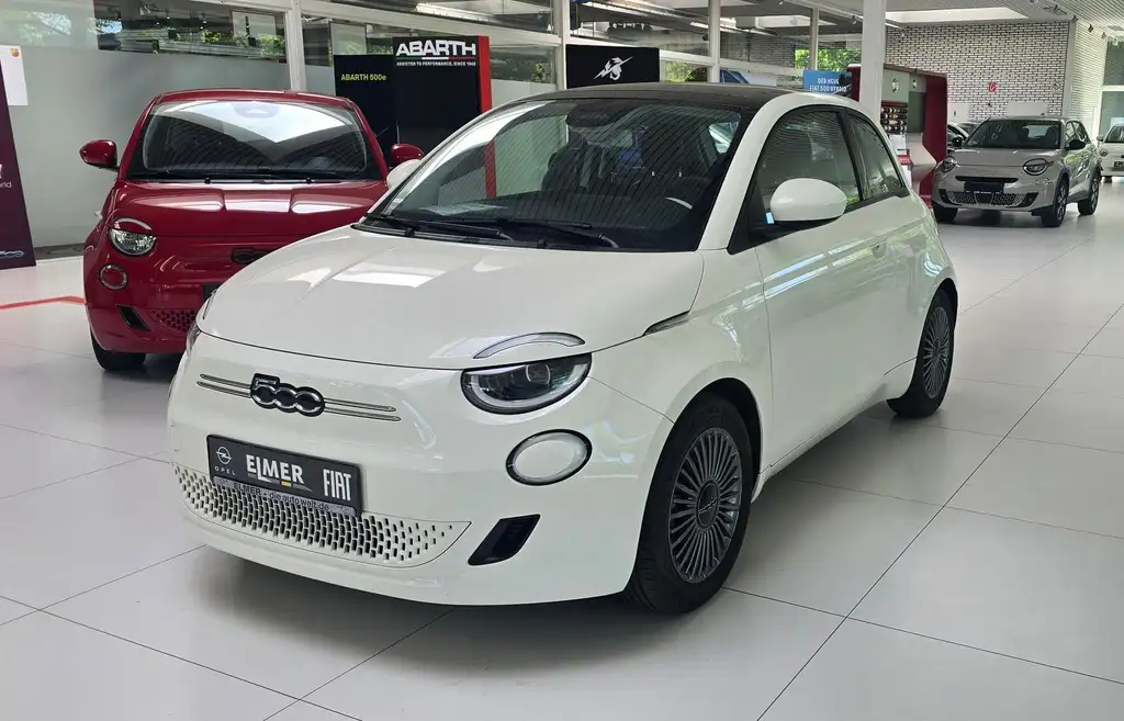 Fiat 500e 42kWh - Icon Ausstattung - Glasschiebedach - Sitzh