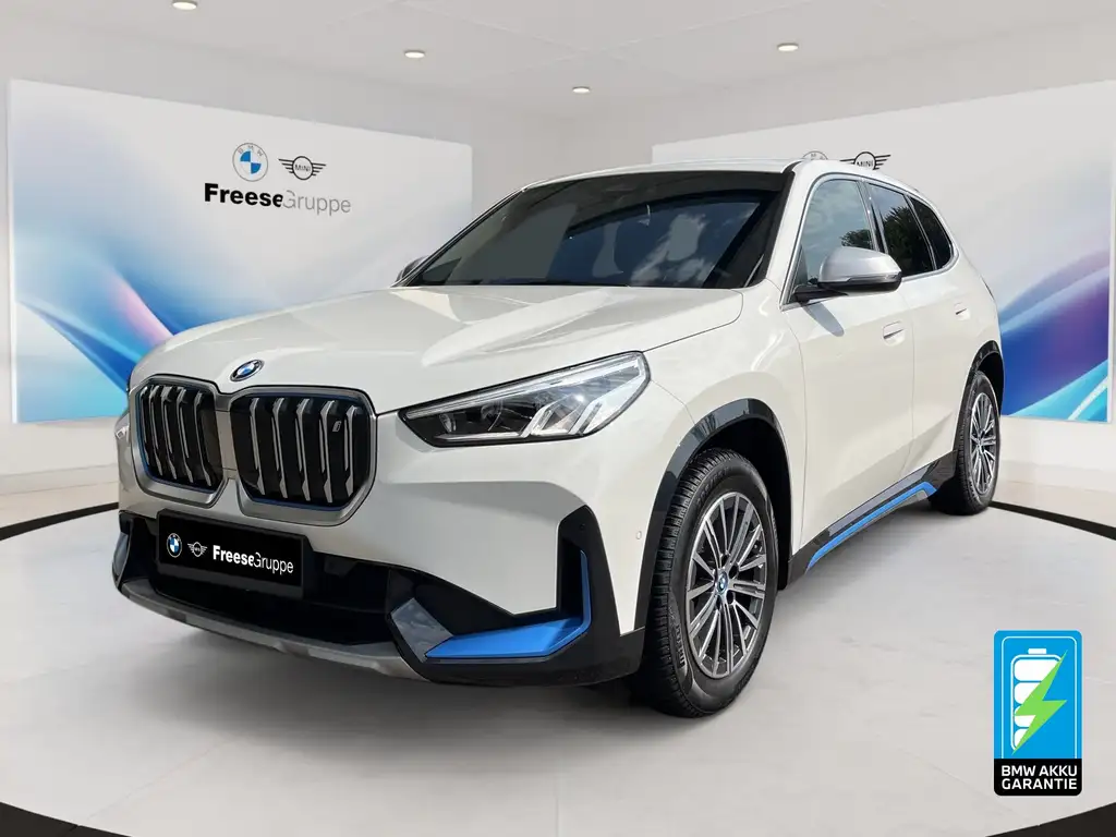 BMW iX1 xDrive30 xLine xLine | RFK HIFI LENKRADHZ BT