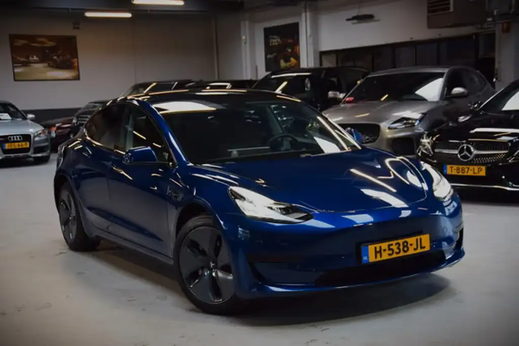 Tesla Model 3 Standard Range Plus RWD 60 kWh
