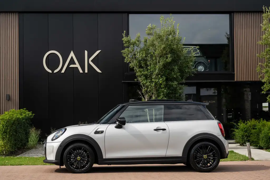 MINI Cooper SE Classic | Navigatie | Panorama | Lounge Leder ...