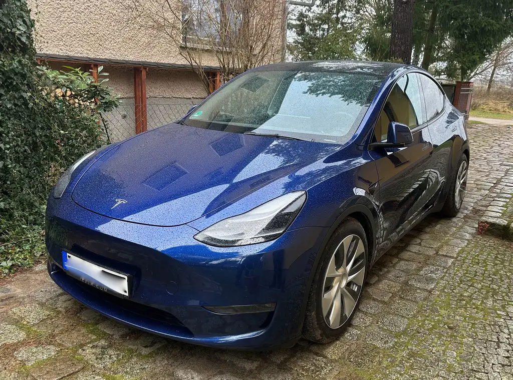 Tesla Model Y Maximale Reichweite Dual AWD AHK Long R.