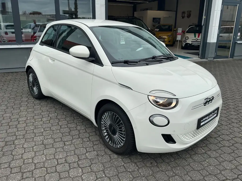 Fiat 500e Limousine 42 kWh *Komfort-Paket/16"*