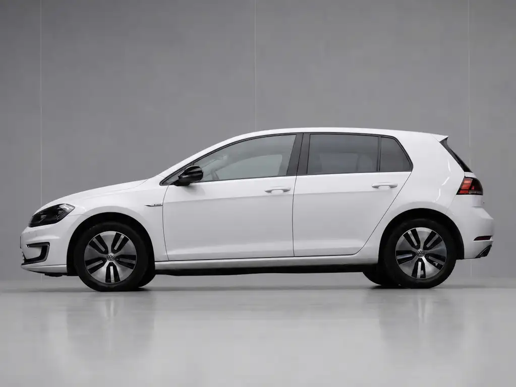 Volkswagen e-Golf Sport (APPLE CARPLAY,NAVI,CAMERA,PDC,STOELVERWARMI