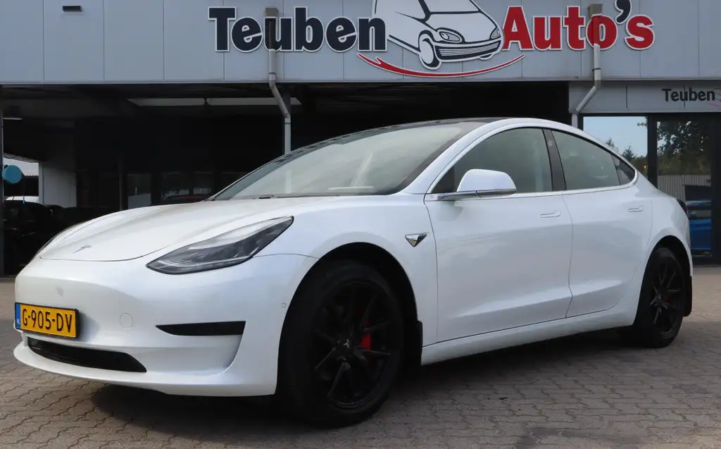 Tesla Model 3 Standard RWD Plus 60 kWh | SOH 82,7 % | Trekhaak |