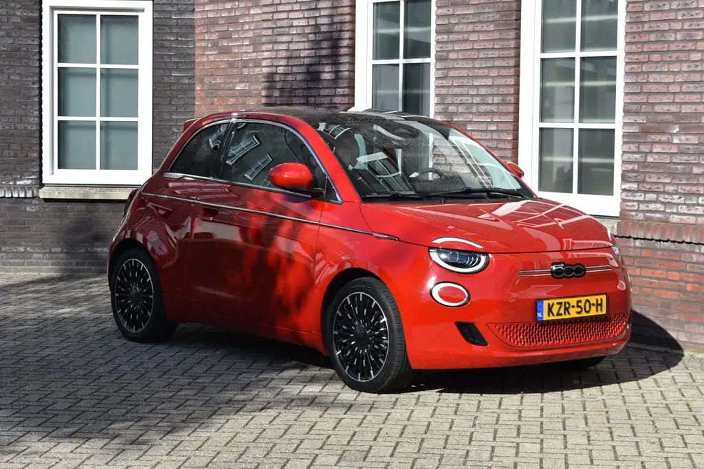 Fiat 500e 42KWh La Prima Wij zijn op afspraak geopend! Graag