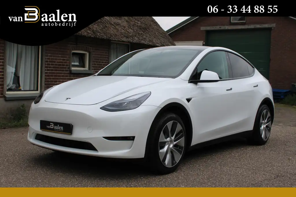 Tesla Model Y Long Range AWD 75 kWh SOh 90.6% LEER NAVI PANO 124