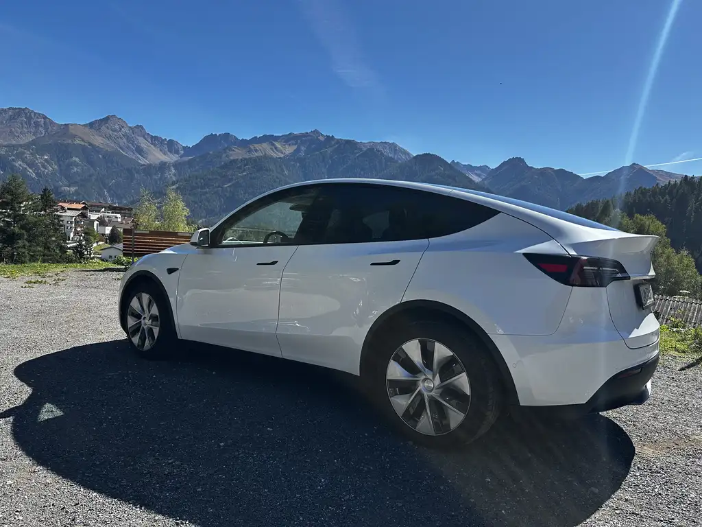 Tesla Model Y Long Range AWD 75kWh