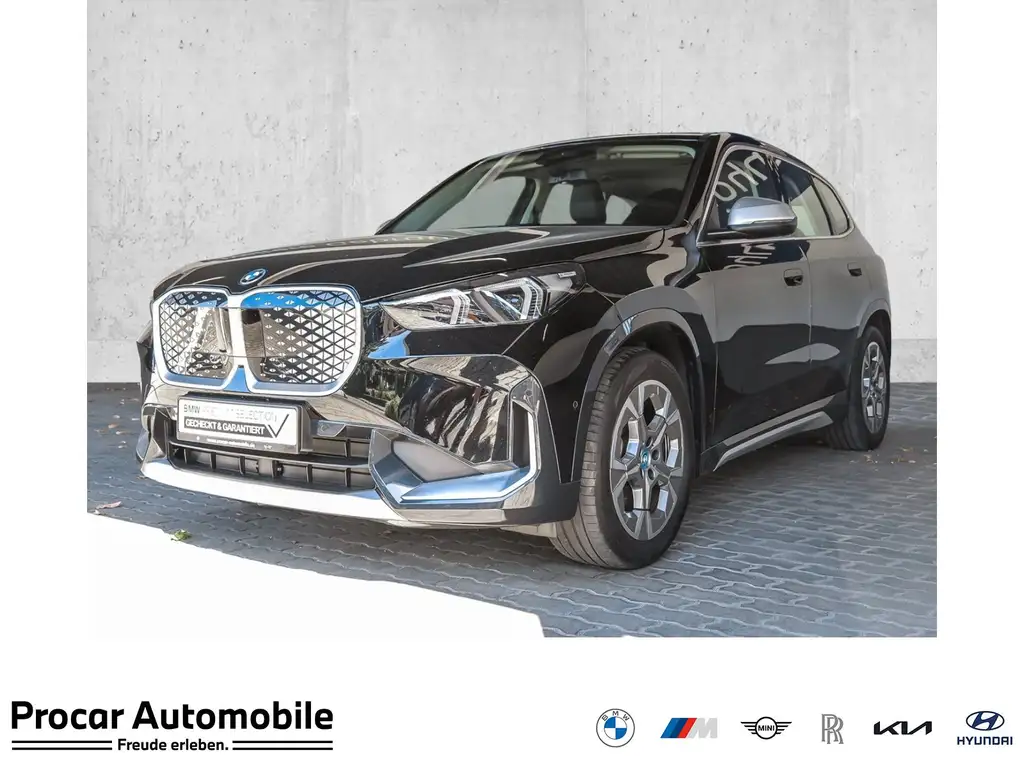 BMW iX1 eDrive20  xLine+LC Plus+AHK+Kamera+Standh.+HiFi+LE
