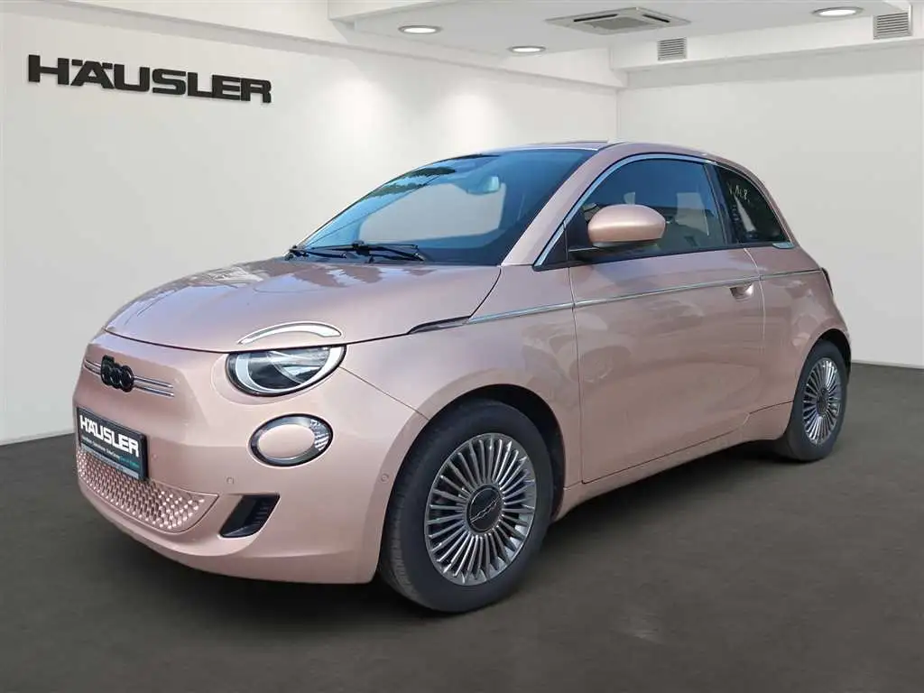 Fiat 500e mit Rückfahrkamera, Navi, ACC