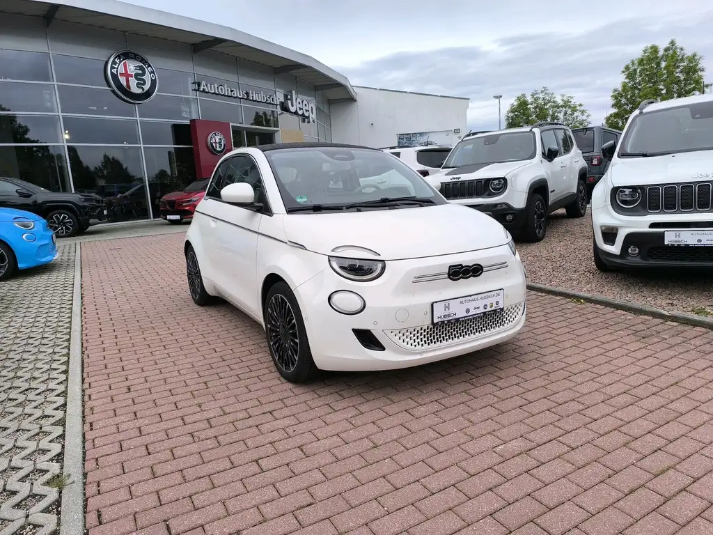 Fiat 500e Cabrio la Prima by Bocelli