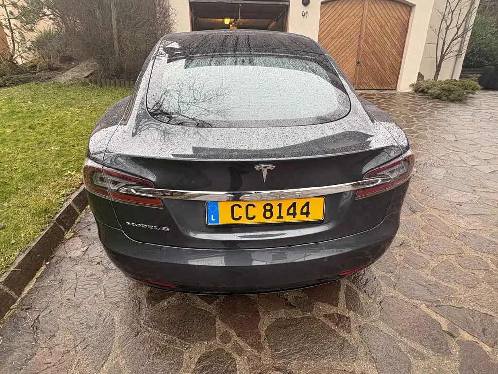Tesla Model S 90D Allradantrieb