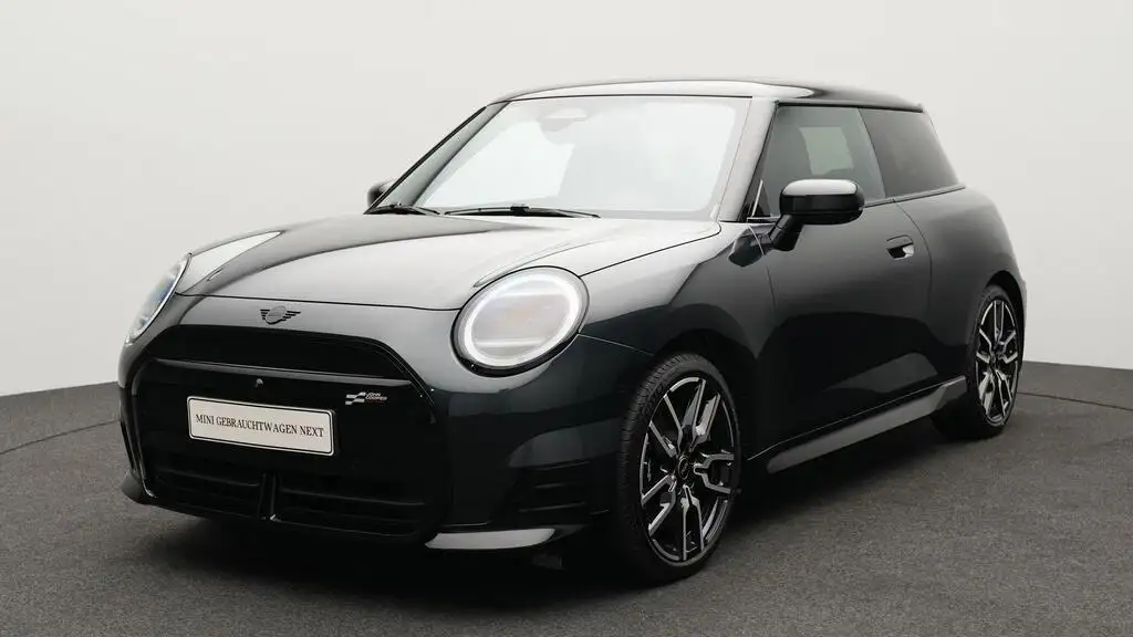 MINI Cooper SE John Cooper Works Trim