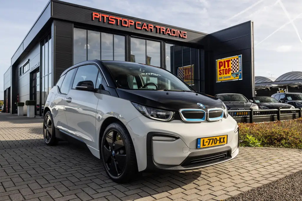 BMW i3 Basis iPerformance 94Ah 33 kWh, NL Auto, Nieuwstaa