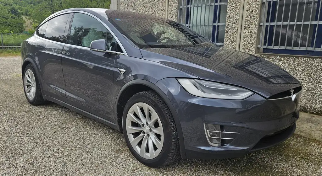 Tesla Model X 100 D