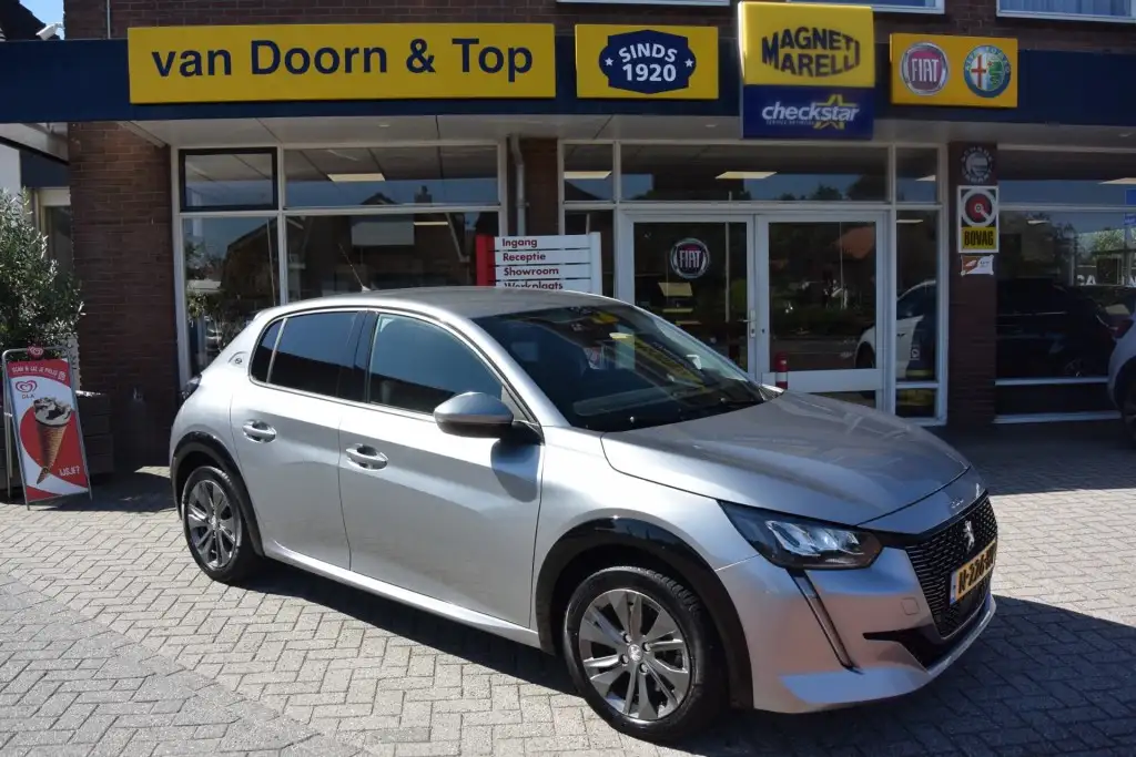 Peugeot e-208 BL ALL 50 KWH / INCL. 12 MND BOVAG / Carplay / Climate Control / Cruise