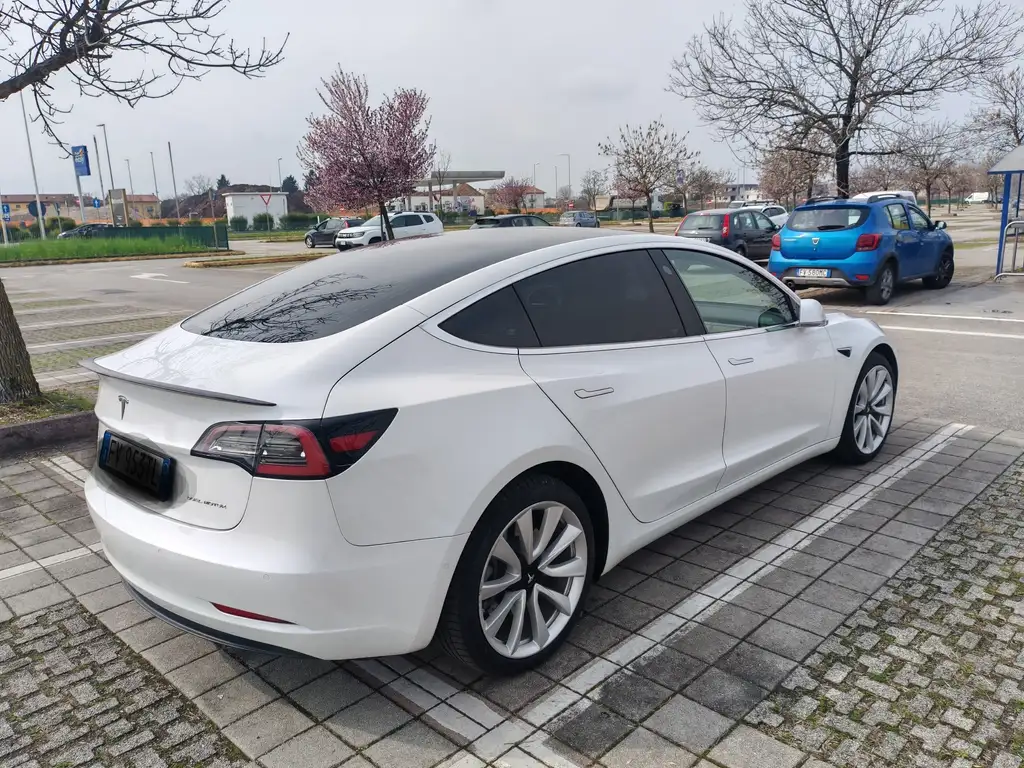 Tesla Model 3 Long Range Dual Motor awd