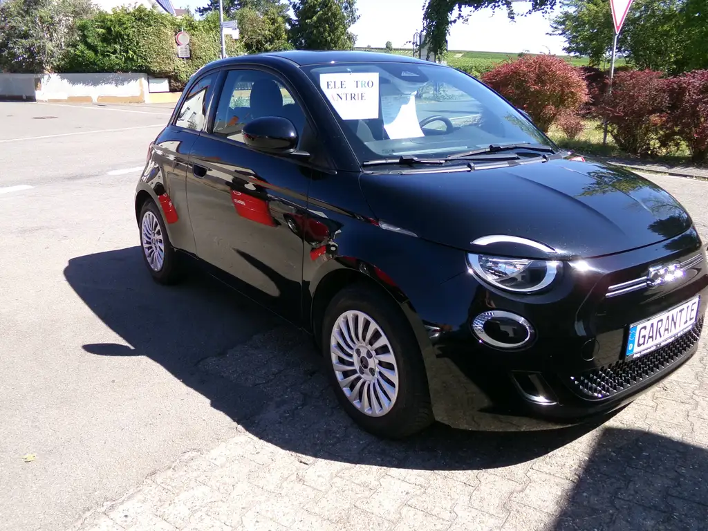 Fiat 500e Action; HU Neu