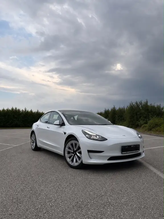 Tesla Model 3 Model 3 Standard Range RWD Plus 57,5kWh RWD Plus/E