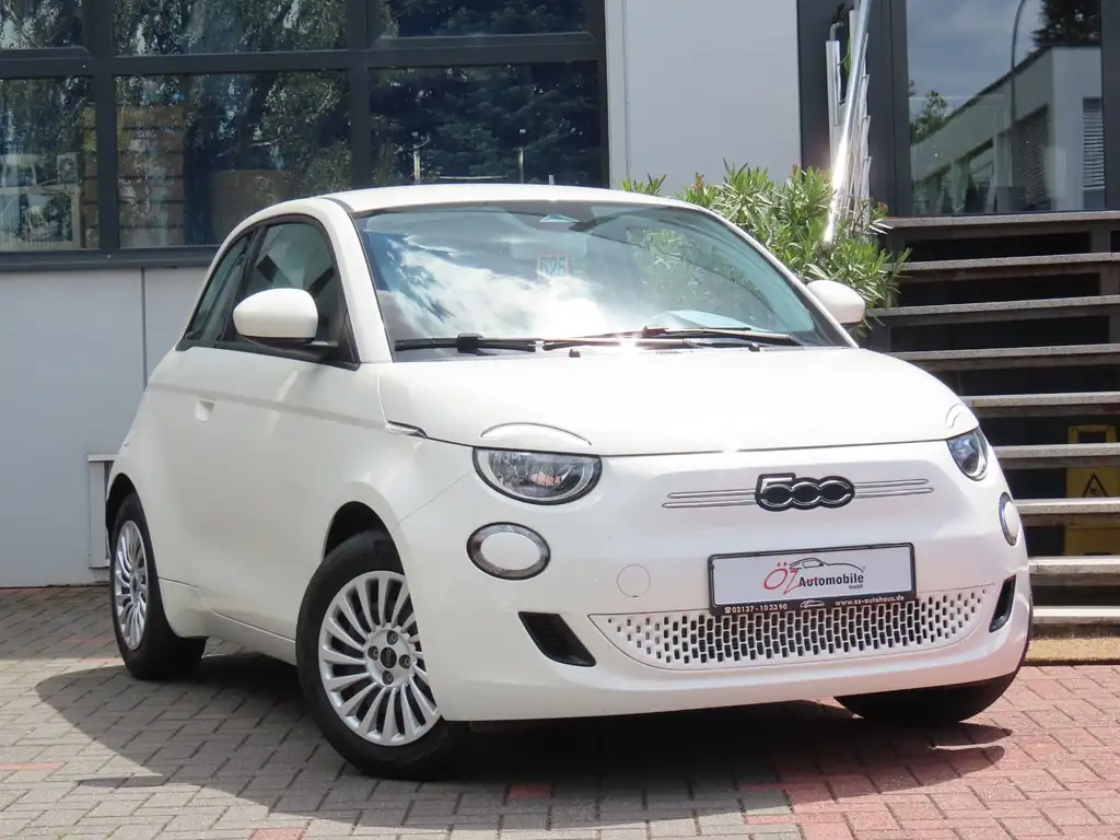 Fiat 500e 42 kWh Klimaauto. CarPlay Touchscreen