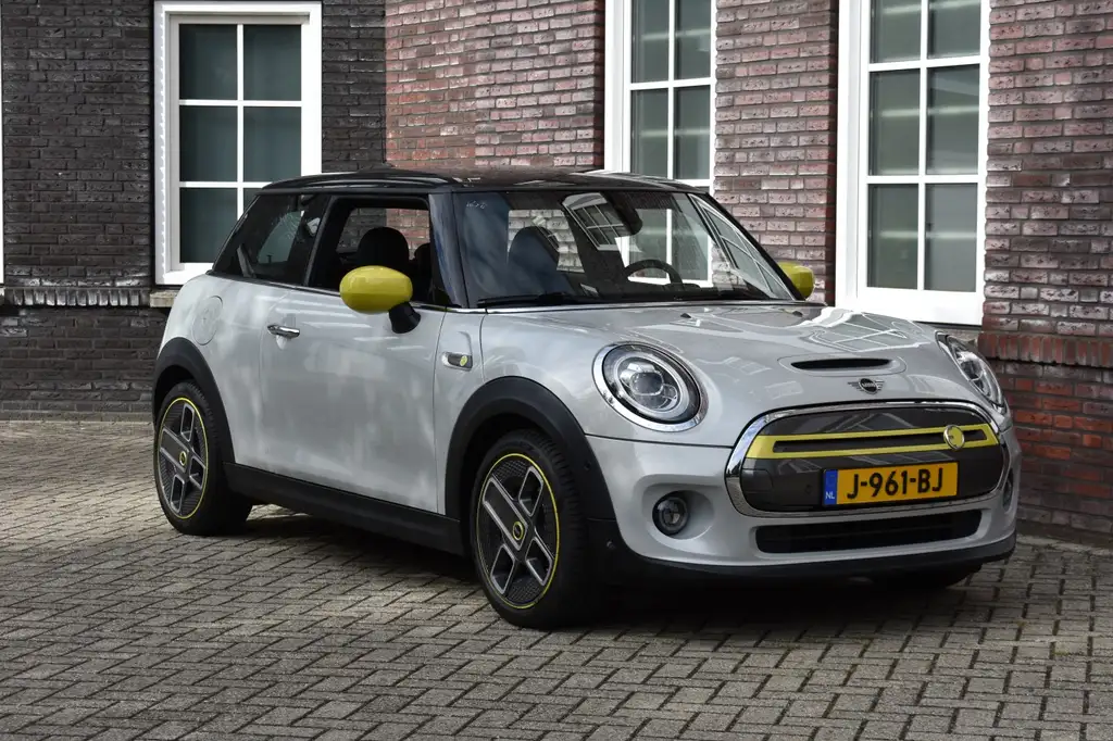 MINI Cooper Charged 33 kWh - HARMAN KARDON - Stoelverwarming S